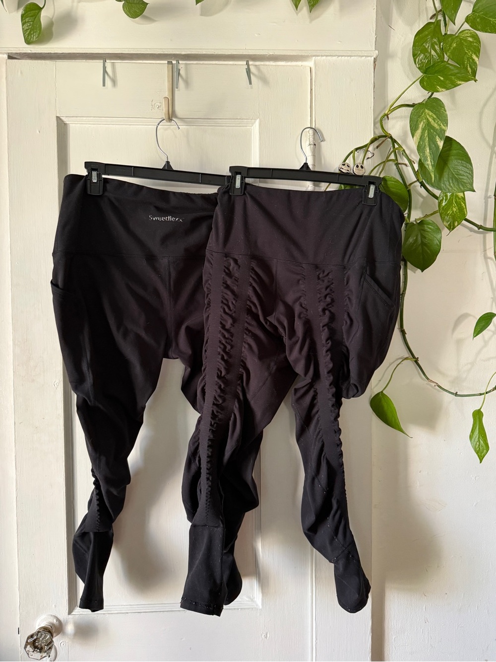 SweetLuxe Black Leggings with Ruched Back Detail